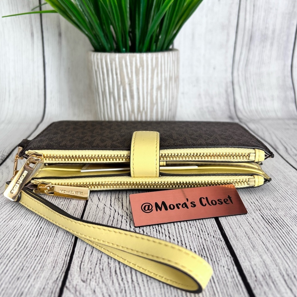 Michael Kors Wallet - Picture 7 of 9